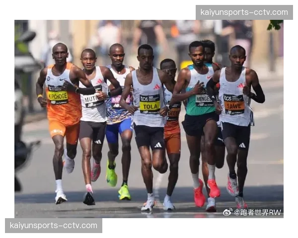 伦敦马拉松顺利举行,超过4.5万名大众跑者参与创历史新高 伦敦马拉松顺利举行,超过4.5万名大众跑者参与创历史新高